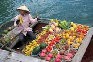Местные фрукты во Вьетнаме