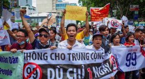 Во Вьетнаме происходят массовые акции протеста и стычки с полицией